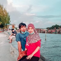 Namun ibarat ungkapan jodoh tak ke mana, pada akhirnya Azura bertemu lagi dengan Hafis. Benih cinta keduanya tumbuh setelah mereka kembali berkomunikasi.Foto: Dok. Instagram @orkid_azura