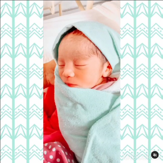 Kabar bahagia dibagikan Azura ke Instagramnya. Dia dan sang suami baru saja dikaruniai seorang bayi laki-laki yang diberi nama Mohd. Hafifi bin Moh Hafis. Foto: Dok. Instagram @orkid_azura