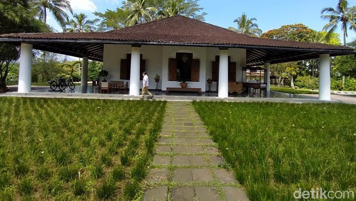 -Menteri Pariwisata dan Ekonomi Kreatif (Menparekraf) Sandiaga Uno menaruh perhatian terhadap wisata mistis. Ia mengenang beberapa pengalamannya di tempat yang ‘berhantu’ seperti di beberapa hotel di Indonesia seperti di Marbella dan MesaStila serta tempat lainnya di Jawa Timur. Beginilah suasana yang berada di MesaStila.