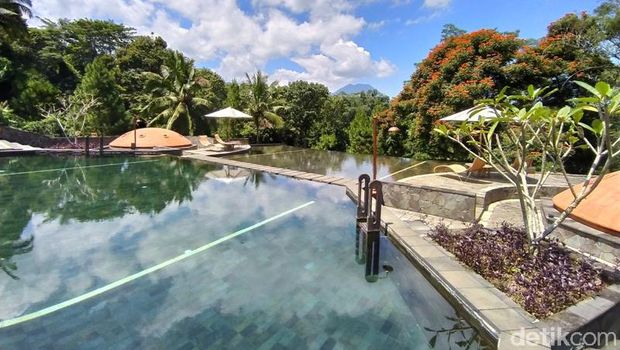 -Menteri Pariwisata dan Ekonomi Kreatif (Menparekraf) Sandiaga Uno menaruh perhatian terhadap wisata mistis. Ia mengenang beberapa pengalamannya di tempat yang 'berhantu' seperti di beberapa hotel di Indonesia seperti di Marbella dan MesaStila serta tempat lainnya di Jawa Timur. Beginilah suasana yang berada di MesaStila.