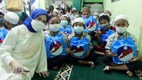 Santunan diberikan di dua lokasi yakni di Panti Yatim binaan PP Aisyiyah, Kali Pasir, Jakarta Pusat yang dihadiri sekitar 80 yatim dan tempat kedua di Panti Werdha Budi Mulia di Jakarta Selatan yang dihuni sebanyak 300 Lansia dan 80 Pengasuh. Lebih lanjut Intan yang juga Anggota DPR RI Dapil Depok - Kota Bekasi didampingi Ketua Panitia Baksos Ella Sylmi menambahkan bahwa PUAN peduli Panti Yatim dan Panti Werdha karena keinginan untuk berbagi kepada anak yatim juga para lansia dhuafa di bulan mulia ini. Informasi dari pengurus Panti, di masa Pandemi para donatur berkurang banyak. Dok. DPP Perempuan Amanat Nasional.
