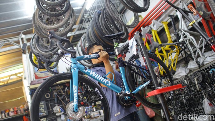 Recycle menerima pengerjaan restorasi berbagai macam sepeda, mulai dari sepeda lipat, road bike, mtb hingga sepeda lawas.