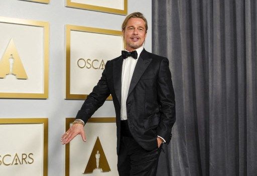 LOS ANGELES, CALIFORNIA - APRIL 25: Brad Pitt poses in the press room at the Oscars on Sunday, April 25, 2021, at Union Station in Los Angeles.   Chris Pizzello-Pool/Getty Images/AFP (Photo by POOL / GETTY IMAGES NORTH AMERICA / Getty Images via AFP)