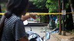 Bruk! Truk Kontainer Terjun Bebas dari Jalan Tol Serpong