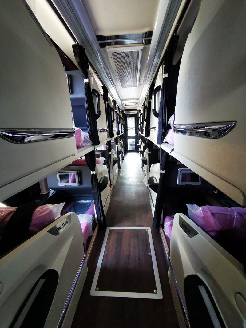 Bus suites class PO Sahaalah buatan karoseri Laksana