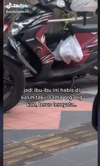 Fenomena saat Berbagi Takjil, Ada yang Serakah dan Ada yang Merasa Cukup