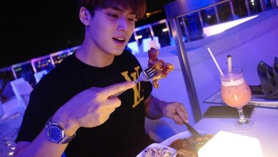 Sambut Ultah ke-6, Ini Keseruan Member Seventeen Saat Kulineran