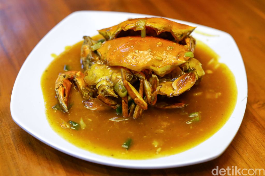 H. Moel Seafood Pusat: Kepiting Saus Padang dan Udang Bakar Nikmat di Cirebon