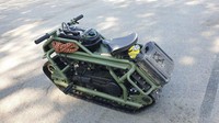 Motor ini diganti dengan sistem monotrack --tanpa ban, dan velg, seperti roda rantai pada tank. Skutik modifikasi itu bernama Hamyak. Foto: uazbuka.ru