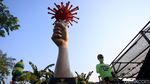 Hiii....Ada Tugu Virus Corona Ditusuk Belati di Tangerang