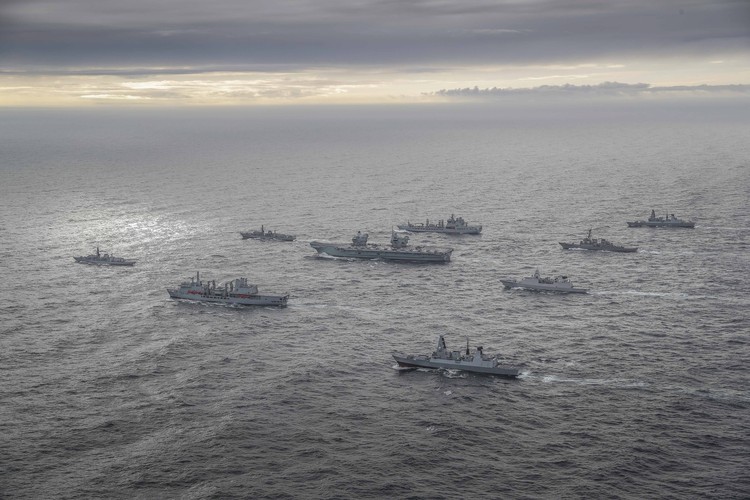 HMS Queen Elizabeth HMS Queen Elizabeth