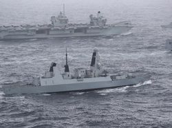 Kapal Induk Terhebat Inggris Siap Pamer Kekuatan di Asia