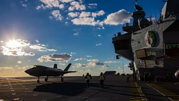 HMS Queen Elizabeth dirancang untuk dapat mengangkut sampai 24 pesawat supersonik sebagai armada tempurnya. Foto: Royal Navy