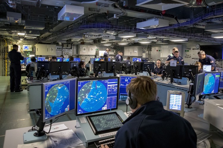 HMS Queen Elizabeth HMS Queen Elizabeth