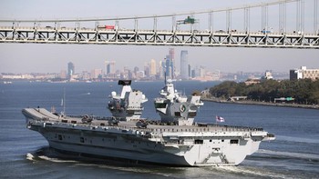 Kapal induk ini dan HMS Prince of Wales yang meluncur belakangan, digadang-gadang akan memulihkan supremasi Inggris di lautan. Foto: Getty Images