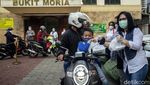 Indahnya Toleransi, Umat Kristiani Berbagi Takjil via Drive Thru