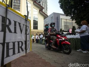 Indahnya Toleransi, Umat Kristiani Berbagi Takjil via Drive Thru
