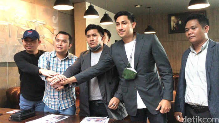 Irwansyah dan Medina Zein Damai Irwansyah dan Medina Zein Damai