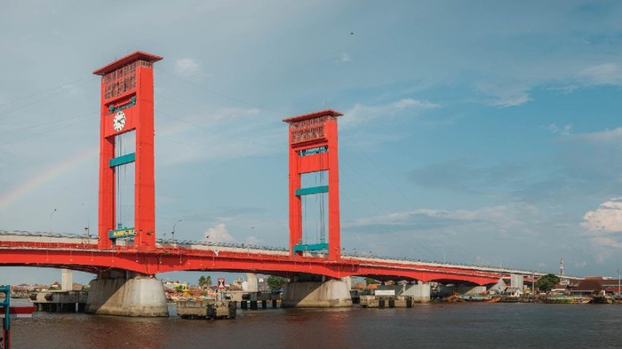 Jalan Suryakencana Bogor, Jalan Malioboro, Alun-alun Bandung, Pasar Senggol, Jembatan Ampera