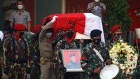 Kabinda Papua Mayjen Anumerta I Gusti Putu Danny gugur dalam kontak senjata yang terjadi akibat Kelompok Separatis dan Teroris (KST) Papua melakukan penghadangan dan penyerangan terhadap rombongan Kabinda Papua. ANTARA FOTO/Muhammad Iqbal  