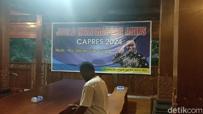 Joglo Kemenangan Anies Capres 2024 Muncul di Sragen Gubernur DKI Jakarta, Anies Baswedan, mendapat dukungan untuk bertarung di Pilpres 2024. Seorang pengusaha beras Billy Haryanto bahkan membuat joglo kemangan untuk Anies.