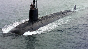 4. Virginia Class: Virginia Class adalah milik Angkatan Laut Amerika Serikat, bisa menyerang dengan cepat dan bertenaga nuklir. Biaya pembuatan diperkirakan USD 2,8 miliar per unit. Foto: Wikipedia