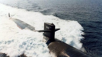 8. Los Angeles Class: Kapal selam Los Angeles Class menjadi salah satu andalan Angkatan Laut Amerika Serikat, juga dikenal dengan nama 688 class. Biaya pembuatan pada tahun 1990 adalah USD 900 juta, jika dikonversi ke kurs 2019 adalah USD 1,58 miliar. Foto: Wikipedia