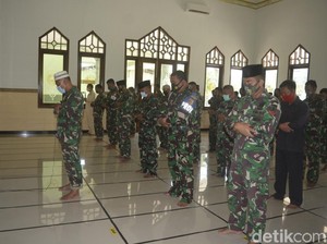 Kodim Lamongan Salat Gaib untuk Kru KRI Nanggala-402