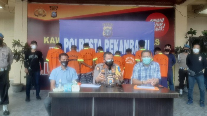 Konferensi pers di Polresta Pekanbaru (Raja Adil-detikcom)