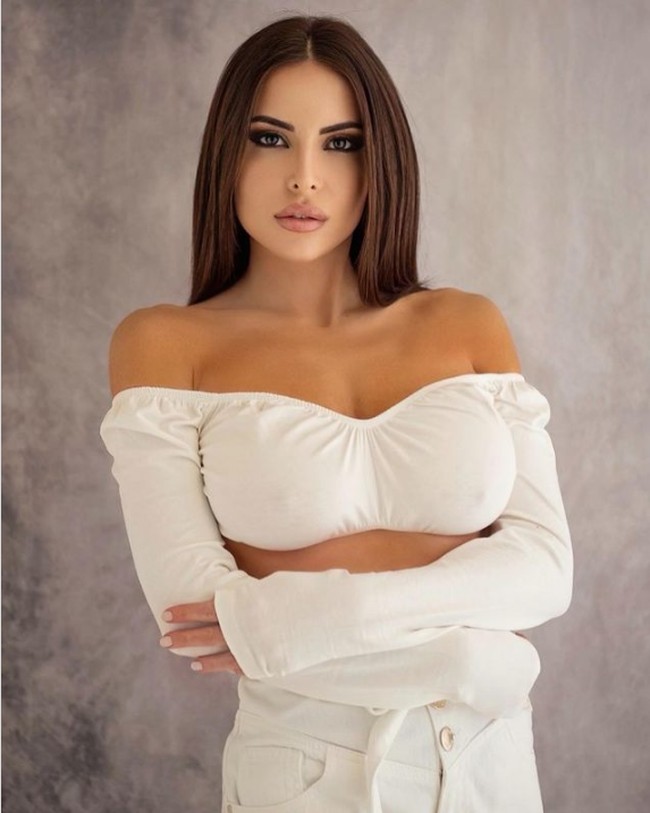 Latar belakang Luisa pun jadi perbincangan. Dikatakan jika ia merupakan anak dari Xavier Jacobelli, seorang jurnalis dan produser media Italia Tuttosport serta pemimpin dari Corriere dello Sport. Foto: Instagram @marialuisajacobelli_