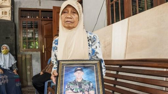 Mereka yang Ditinggal Awak KRI Nanggala-402 untuk Selamanya Seluruh awak kapal selam KRI Nanggala-402 meninggal dunia. Sebagian keluarga mereka sangat berduka dan telah menggelar pengajian.