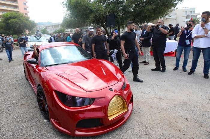 Mobil Listrik bikinan Libanon Lebanese-born Palestinian businessman Jihad Mohammad, arrives in the