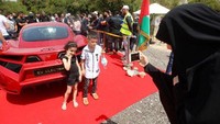 Tapi Mohammad tak pantang mundur. Dia malah yakin akan bisa membangun 100 stasiun pengisian daya mobil listrik di seluruh Libanon yang tersambung menggunakan generator. Dia menyebut listrik akan bisa disediakan dan dihasilkan menggunakan tenaga matahari atau angin. (AFP/ANWAR AMRO)