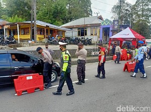 Penyekatan di Cemoro Sewu Magetan Sambil Sosialisasi Larangan Mudik