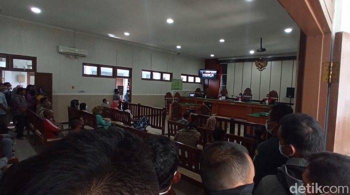 Persidangan kasus tindak pidana penipuan dan TPPU dengan terdakwa bos CV MSB, Sugiyono, di PN Sragen, Selasa (27/4/2021).