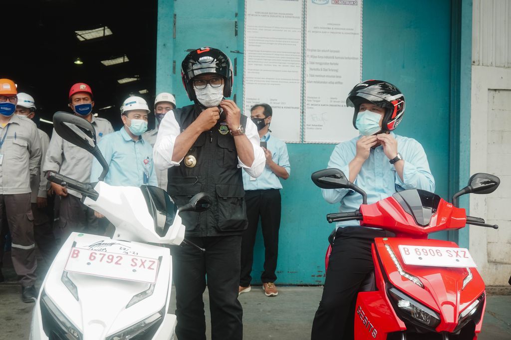 Ridwan Kamil intip produksi motor listrik Gesits