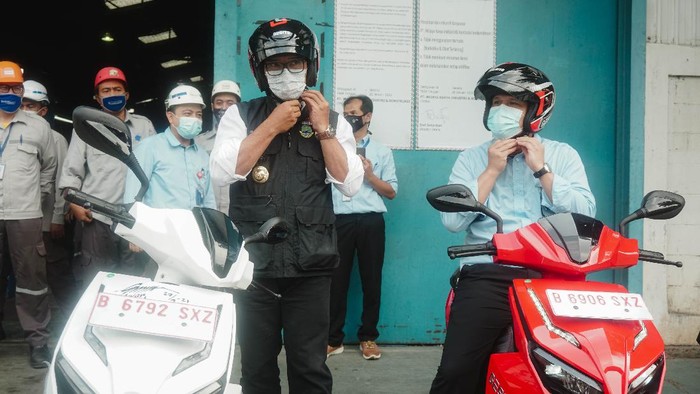 Ridwan Kamil intip produksi motor listrik Gesits