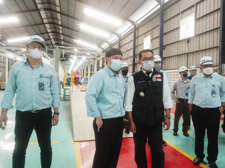 Ridwan Kamil Kepo Langsung Intip Pabrik Motor Listrik di Bogor