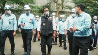 Dalam kunjungan tersebut, Ridwan Kamil mengintip langsung proses produksi dan merasakan sepeda motor listrik Gesits secara langsung dengan melakukan test ride. Foto: dok. Gesits