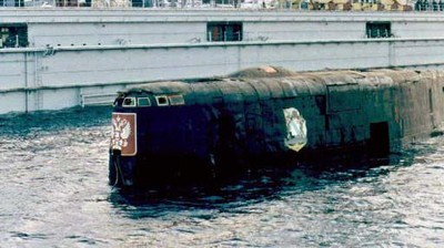 Melihat Lagi Pengangkatan Kapal Selam Kursk yang Tenggelam Tahun 2000