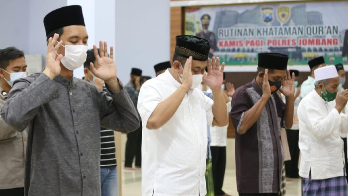 Salat Gaib dan Takziah Wujud Belasungkawa  untuk Kru KRI Nanggala du Jombang