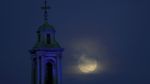 Terpukau Keindahan Supermoon di Langit Inggris-Amerika