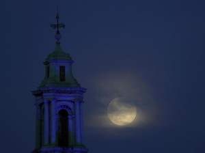 Mitos Blue Moon 22 Agustus, Serangan Setan hingga Bikin Gila