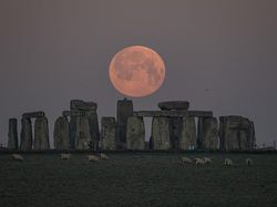 Keindahan Supermoon di Berbagai Negara, Ada dari Indonesia!