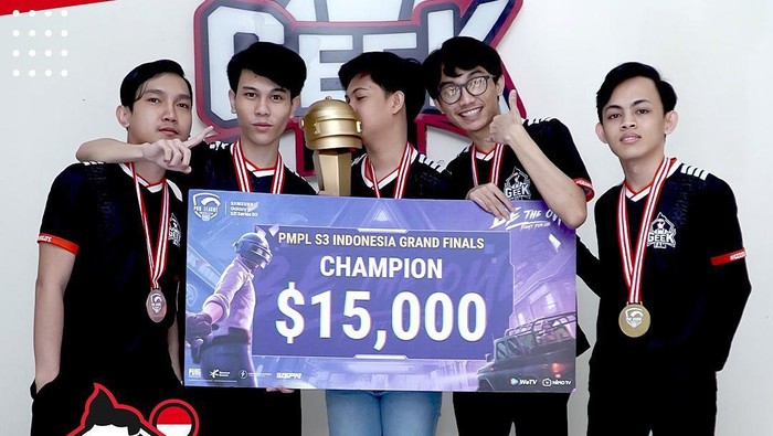 Tim esports Geek Fam yang jadi juara PMPL Indonesia Season 3.