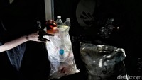 Diketahui, Bank Sampah Majelis Taklim di kawasan Koja ini membuat inovasi dengan menyediakan program pembayaran zakat fitrag dengan menukarkan sampah plastik atau sampah anorganik.