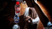 Dari hasil penjualan Sampah plastik itulah, zakat fitrah berupa beras akan dibagikan kepada warga yang kurang mampu menjelang Hari Raya Idul Fitri nanti.  
