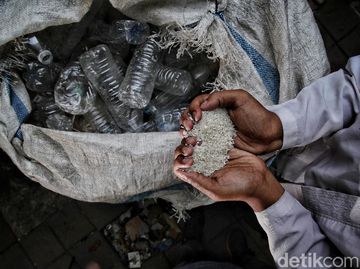 Unik! Di Sini Sampah Plastik Bisa Dipakai untuk Bayar Zakat Lho