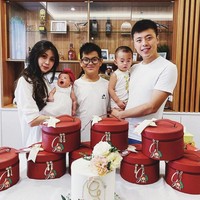 Bersama Novita, Vincent juga dikaruniai dua anak. Inilah potret mereka saat bersama. (Foto: Instagram/@vincentraditya)