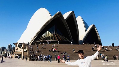 Foto: Narsis Dulu di Depan Destinasi Wisata Terkenal Australia